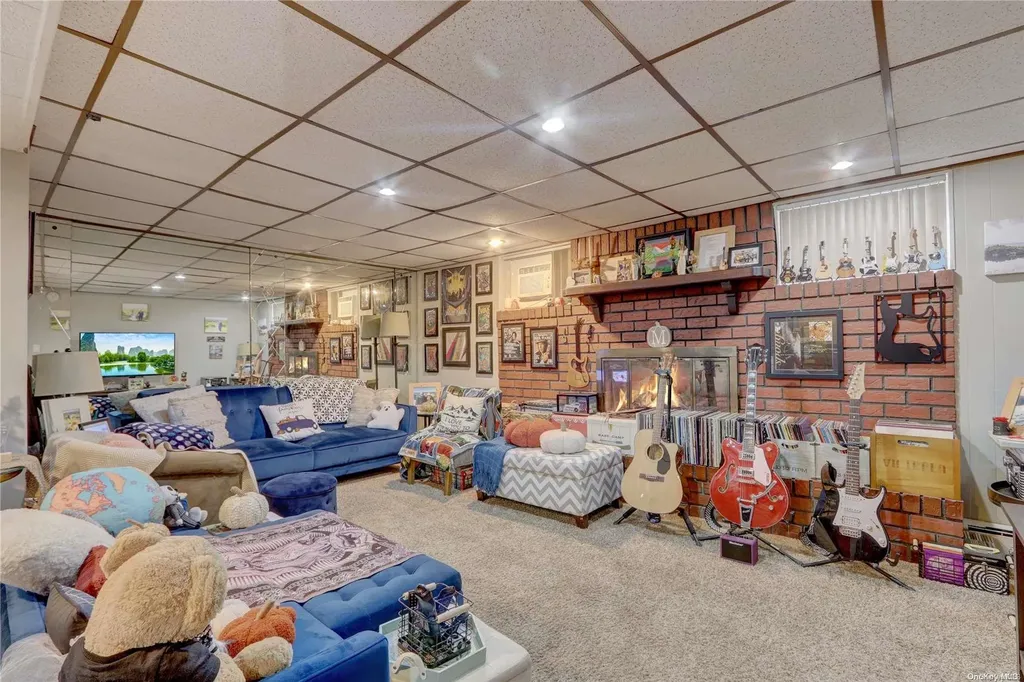 33 Meade Avenue Bethpage NY 11714