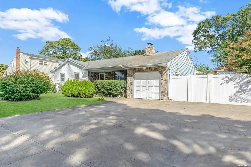 51 Smithtown Polk Boulevard Centereach NY 11720