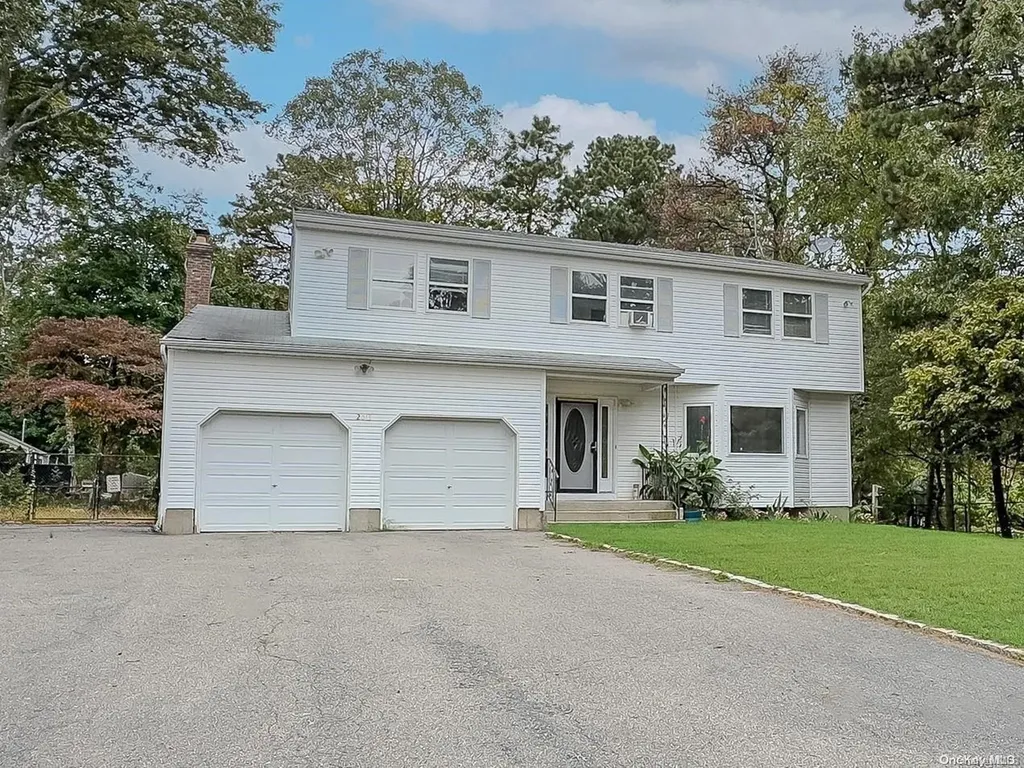 2013 William Floyd Parkway Ridge NY 11961