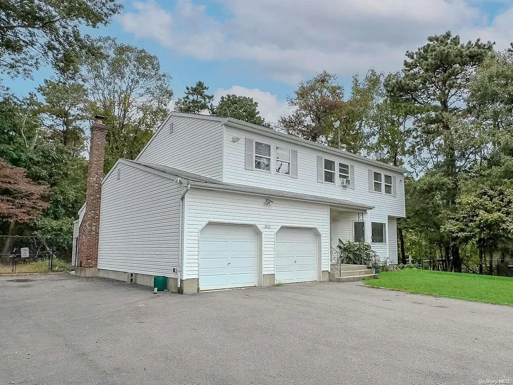 2013 William Floyd Parkway Ridge NY 11961