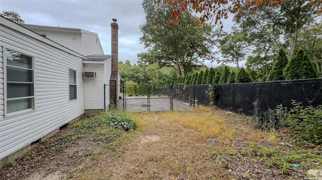 2013 William Floyd Parkway Ridge NY 11961