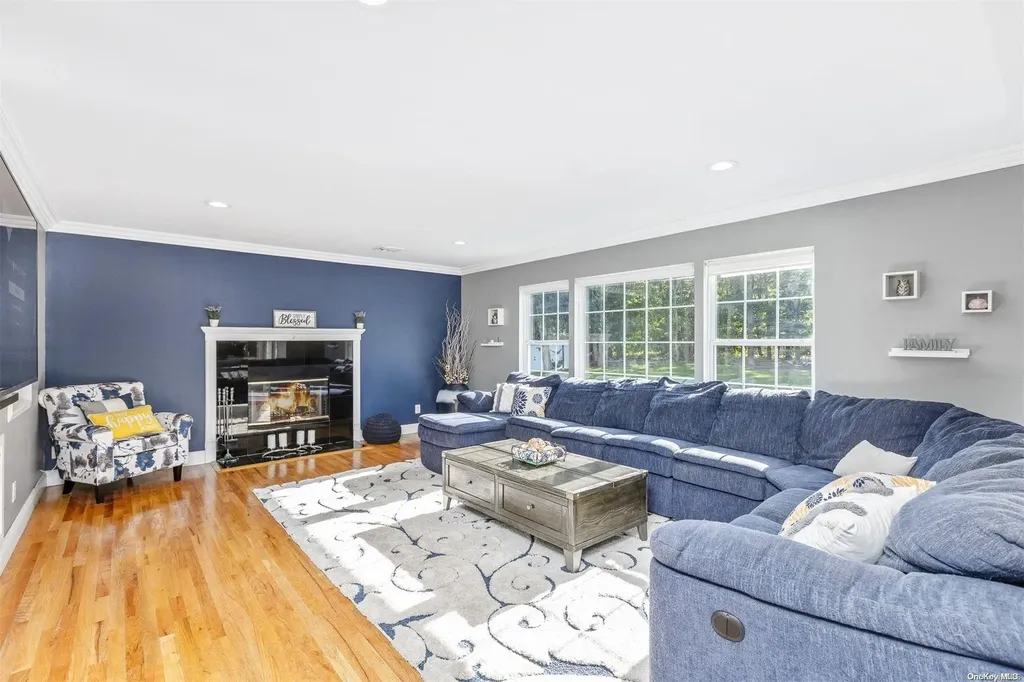 2 Old Saddle Road Ridge NY 11961