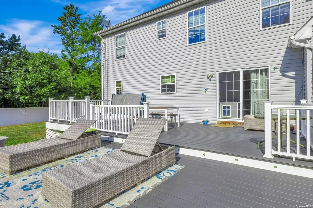 2 Old Saddle Road Ridge NY 11961