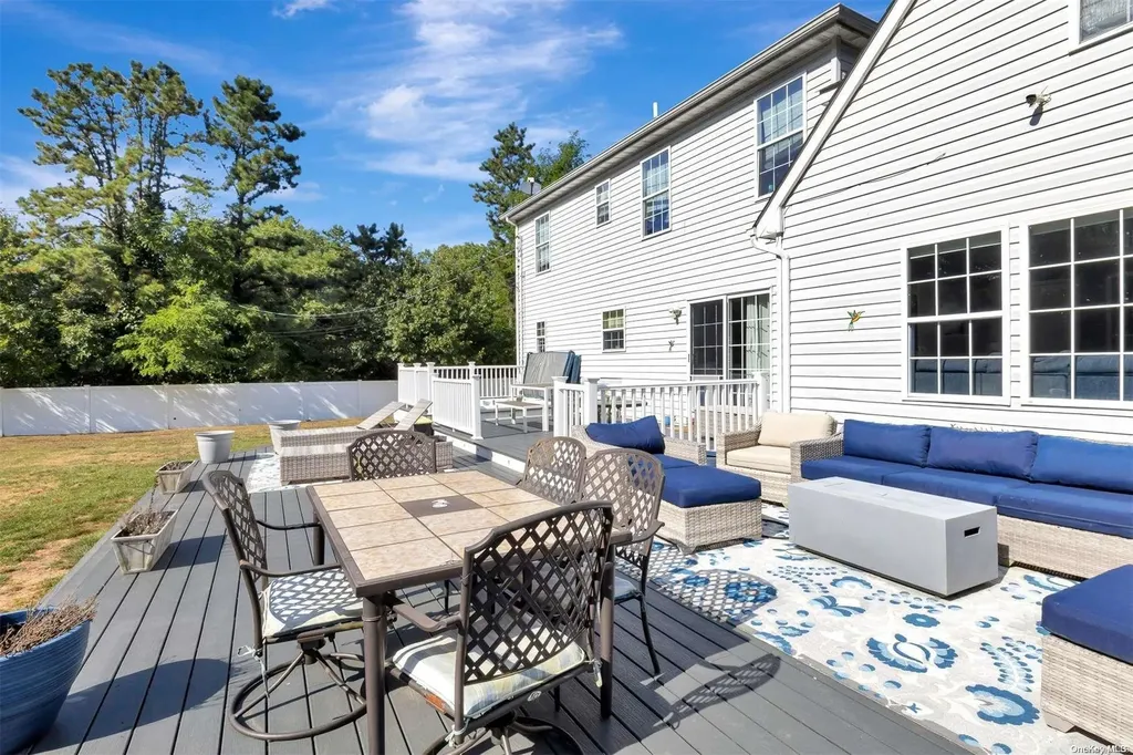 2 Old Saddle Road Ridge NY 11961