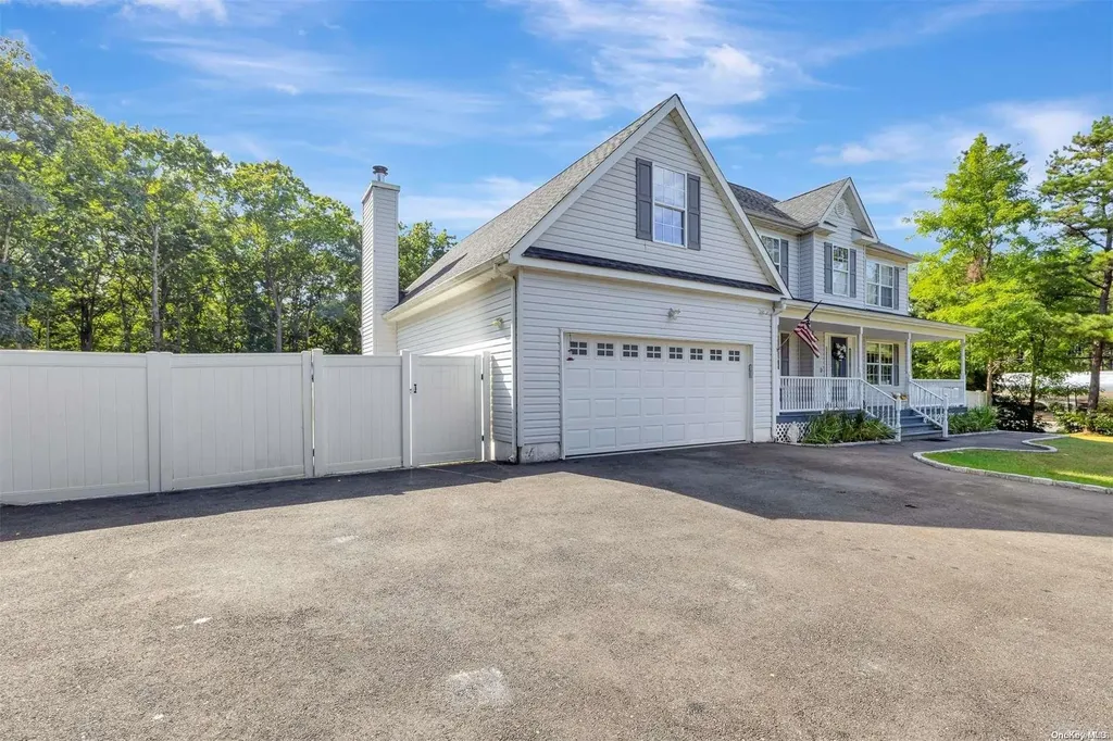 2 Old Saddle Road Ridge NY 11961