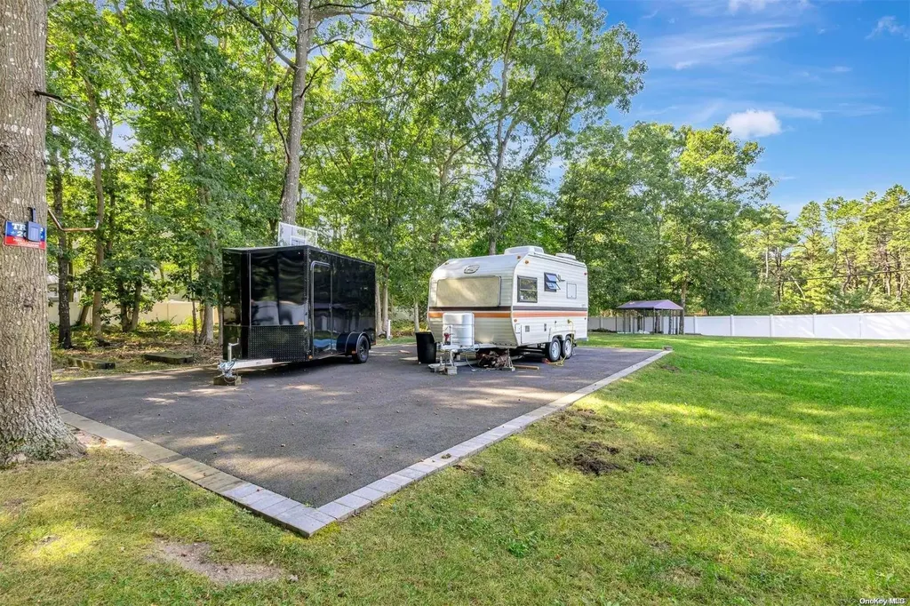 2 Old Saddle Road Ridge NY 11961