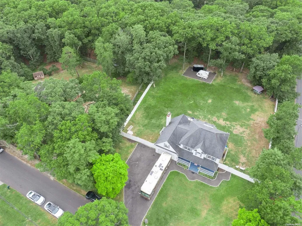 2 Old Saddle Road Ridge NY 11961