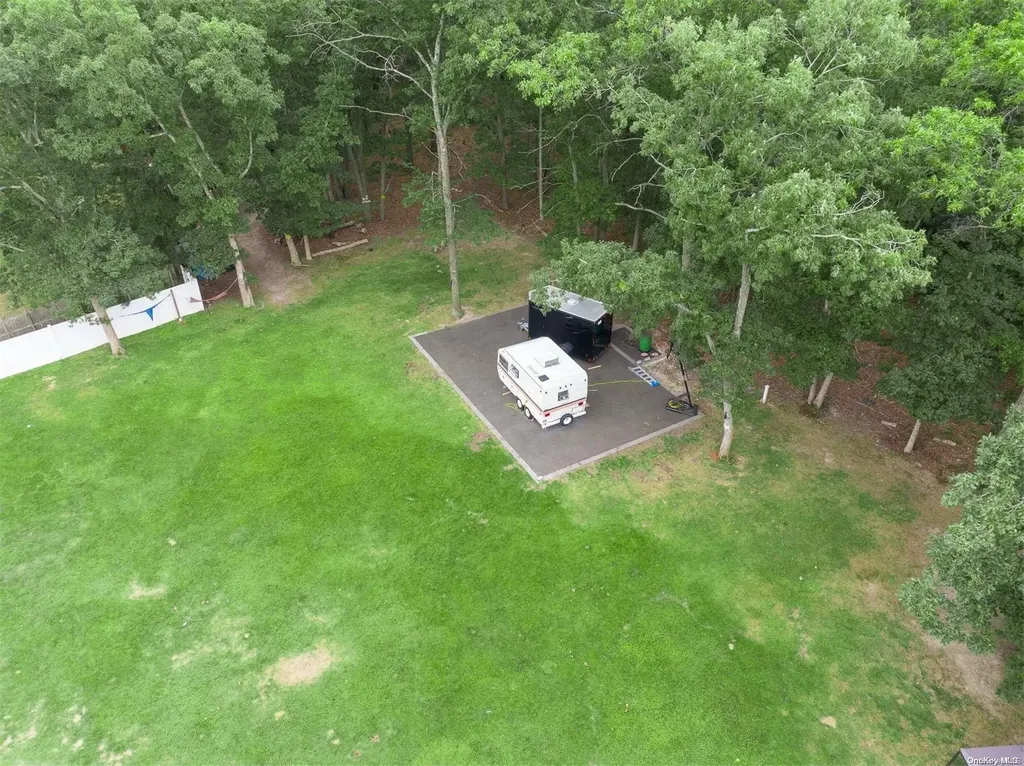 2 Old Saddle Road Ridge NY 11961