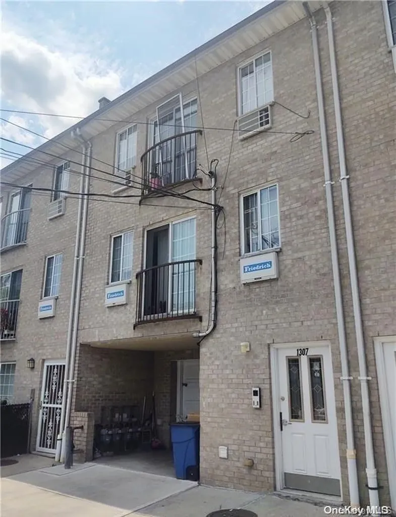 1307 Vreeland Avenue Bronx NY 10461