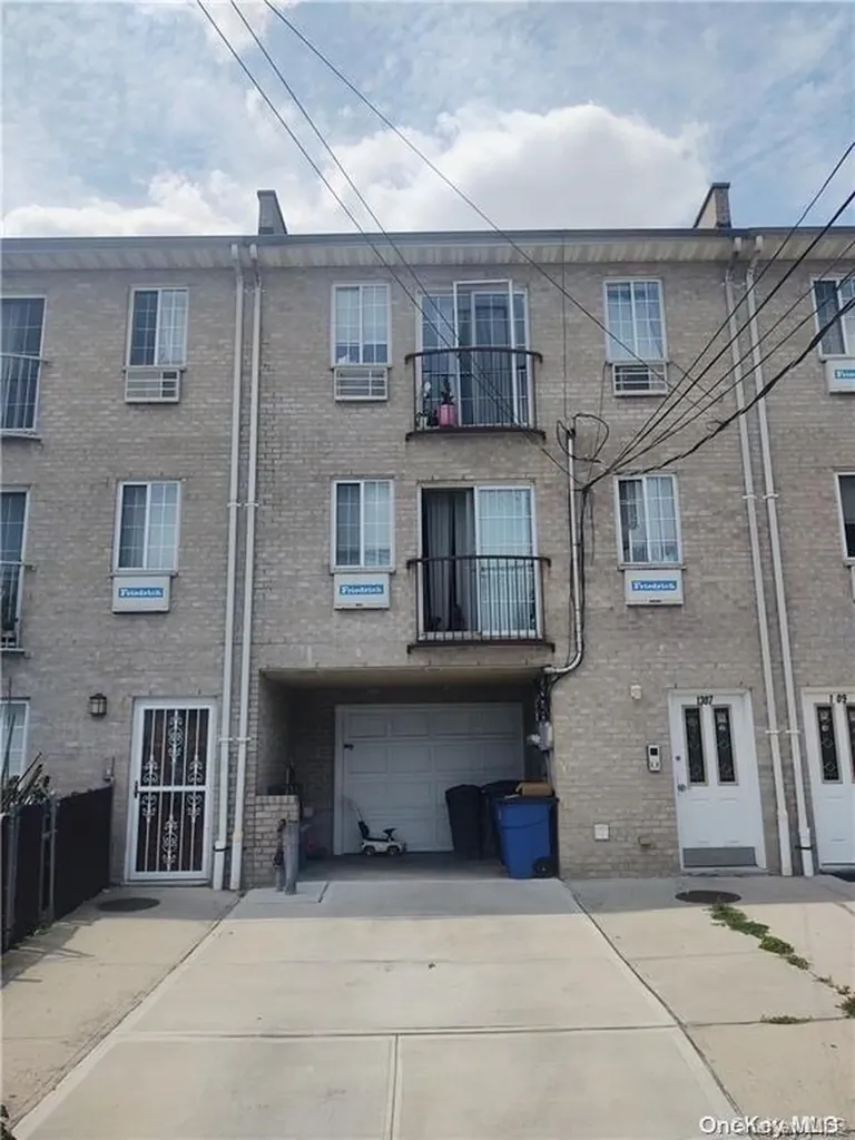 1307 Vreeland Avenue Bronx NY 10461