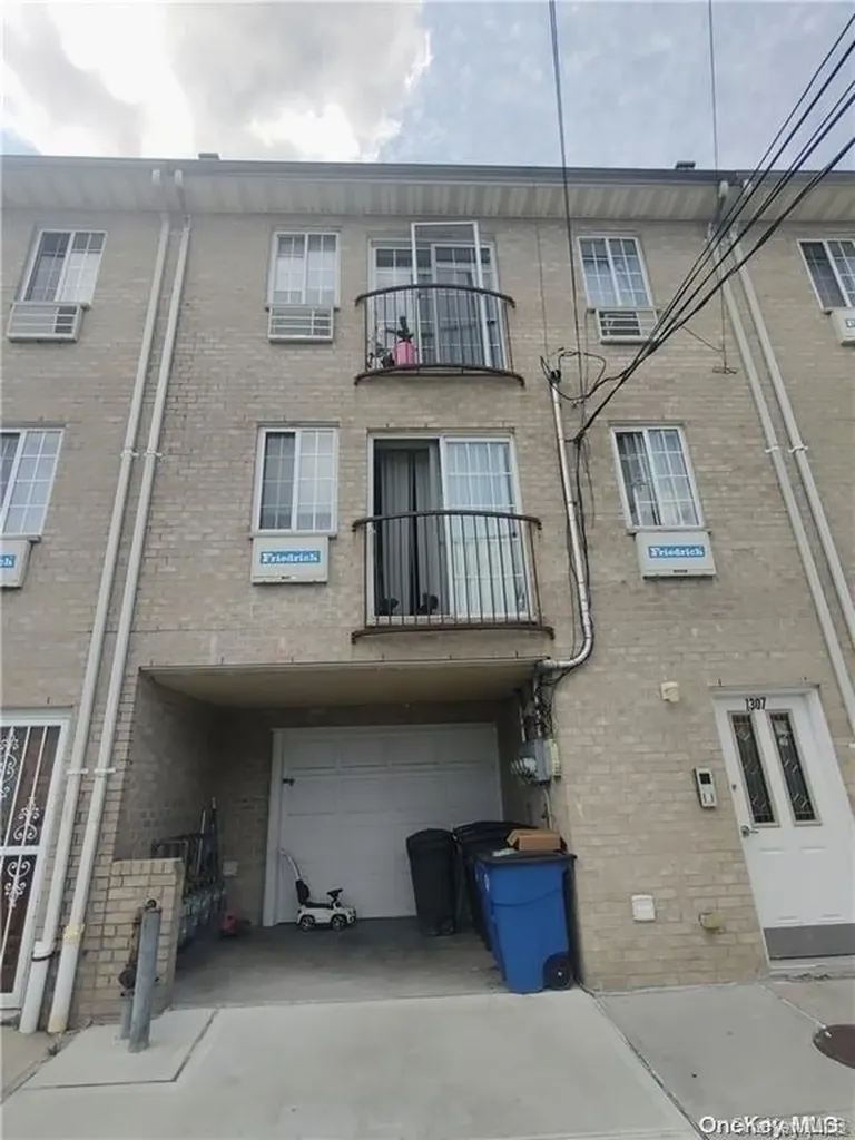 1307 Vreeland Avenue Bronx NY 10461