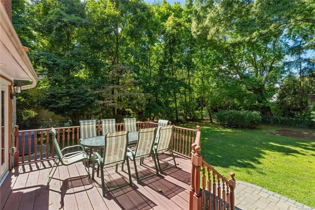 4 Sutton Court Great Neck NY 11021
