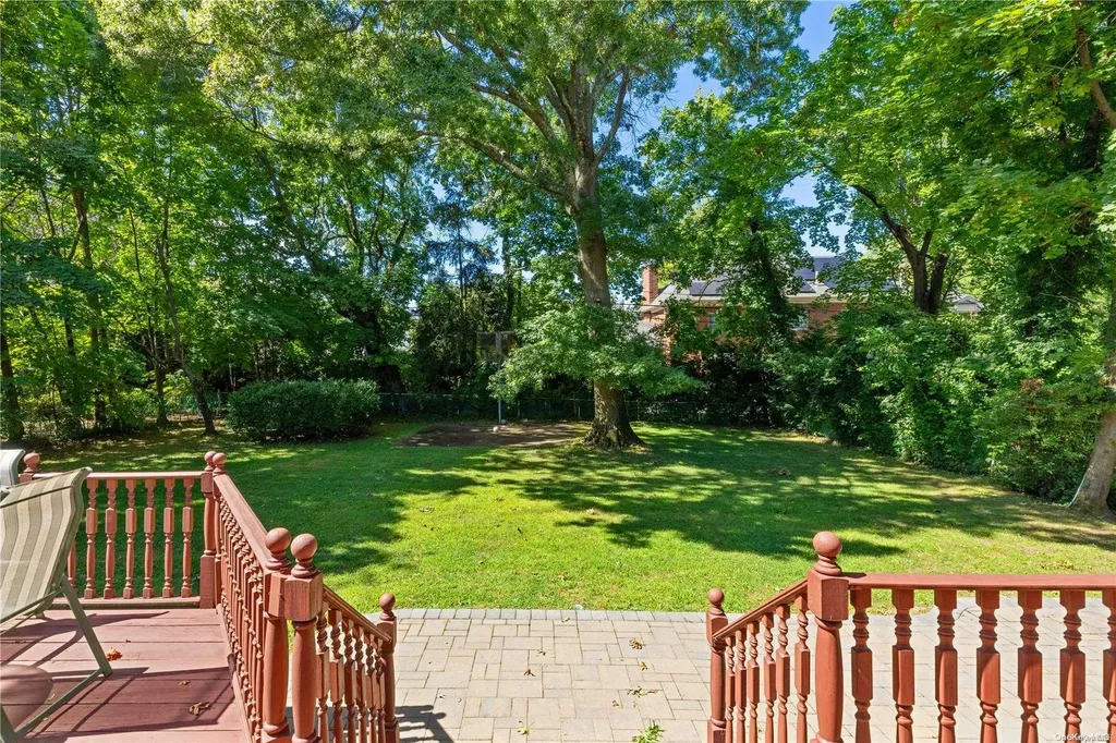 4 Sutton Court Great Neck NY 11021