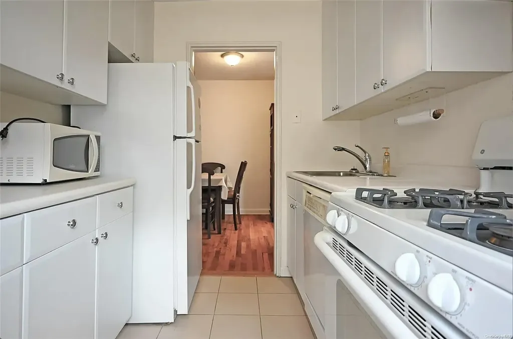 3639 171 Flushing NY 11358