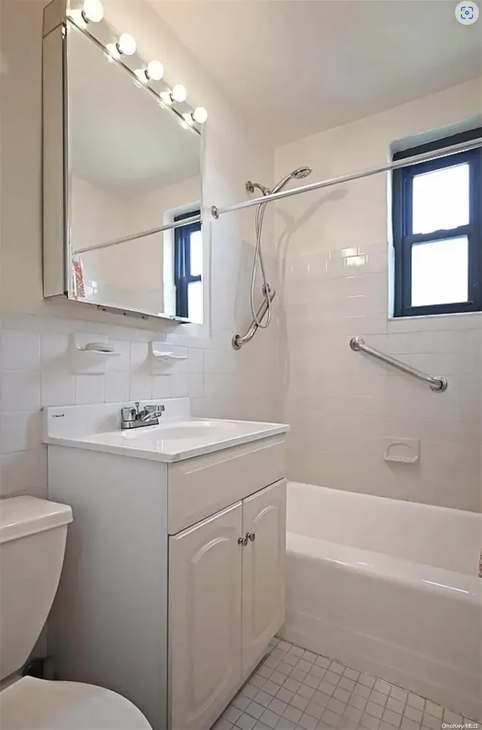 3639 171 Flushing NY 11358