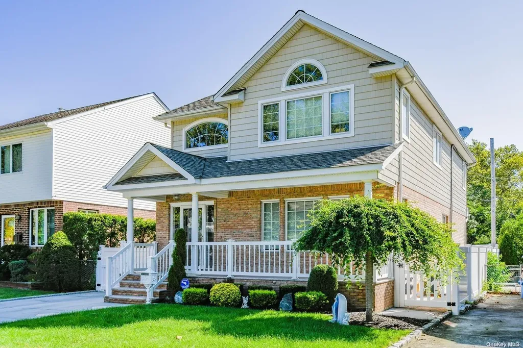 542 Beech Street New Hyde Park NY 11040