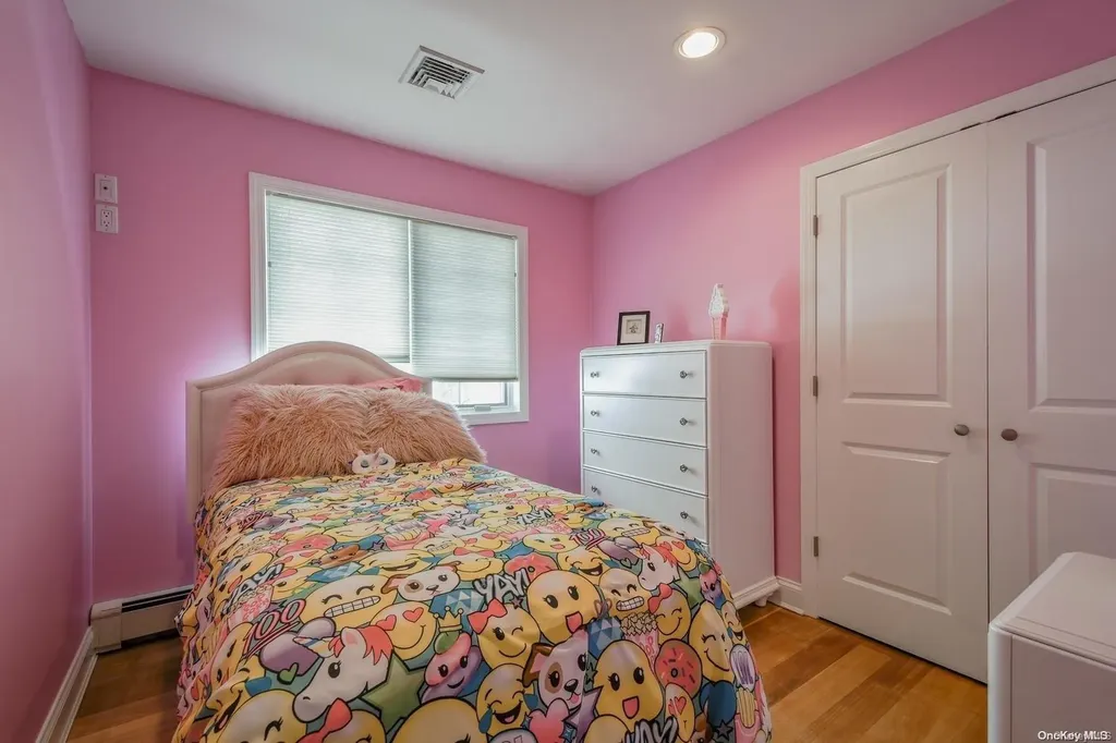 542 Beech Street New Hyde Park NY 11040