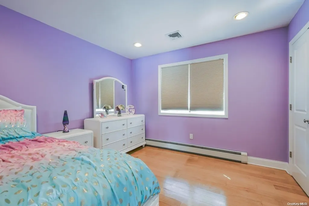 542 Beech Street New Hyde Park NY 11040