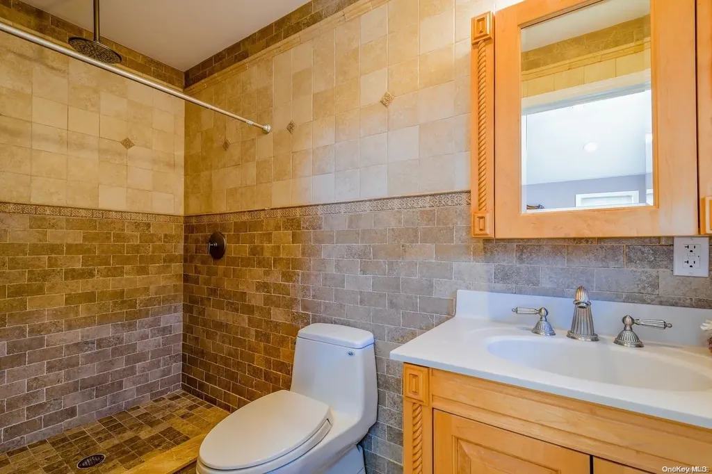 542 Beech Street New Hyde Park NY 11040