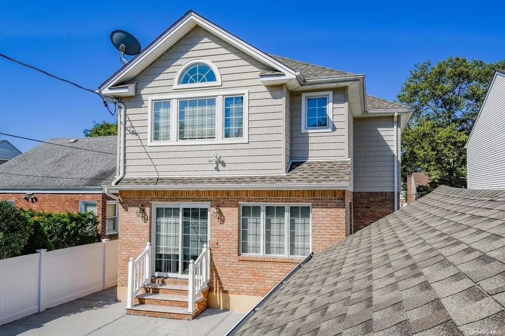 542 Beech Street New Hyde Park NY 11040