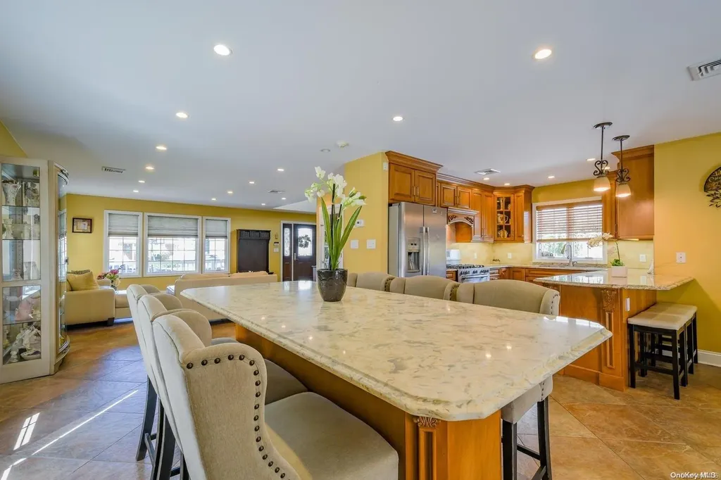 542 Beech Street New Hyde Park NY 11040