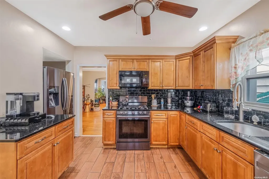 1653 Castleton Avenue Staten Island NY 10302
