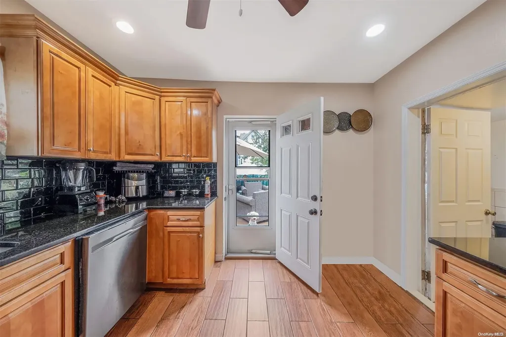 1653 Castleton Avenue Staten Island NY 10302