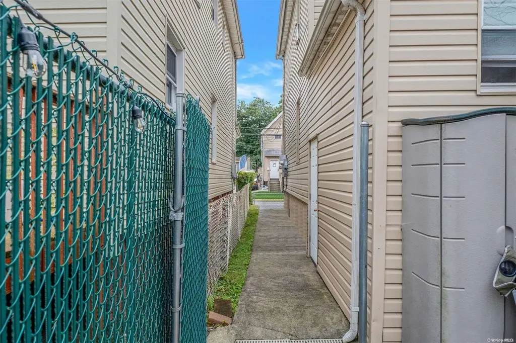 1653 Castleton Avenue Staten Island NY 10302