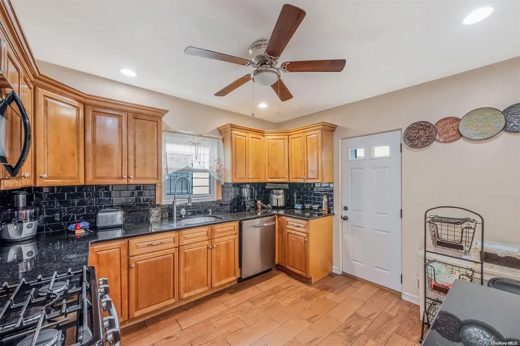 1653 Castleton Avenue Staten Island NY 10302
