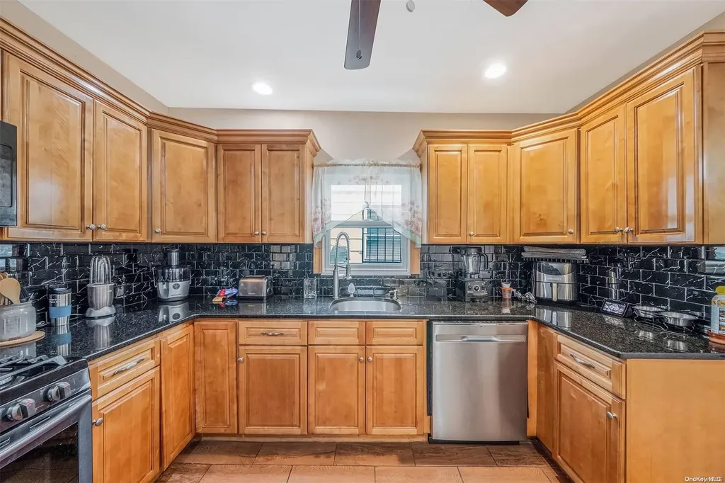 1653 Castleton Avenue Staten Island NY 10302