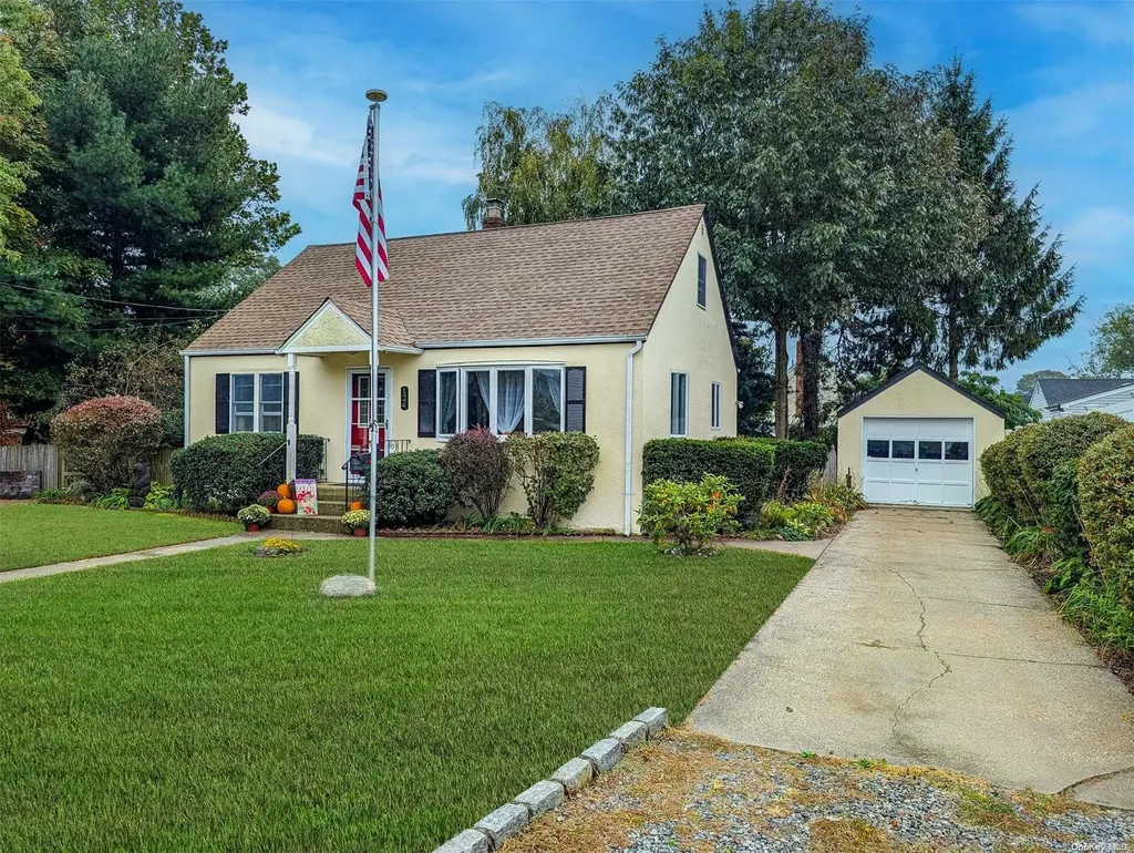 124 Jaycox Avenue Islip NY 11751