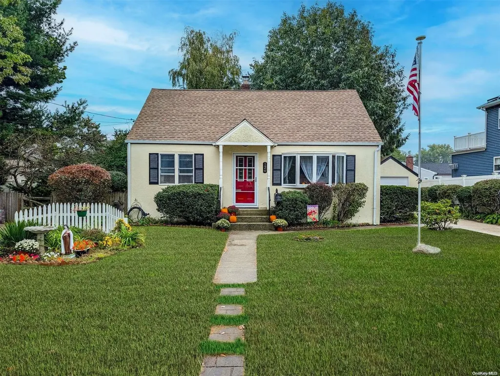 124 Jaycox Avenue Islip NY 11751