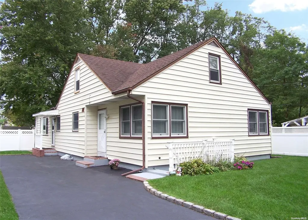 72 Magnolia Drive Selden NY 11784