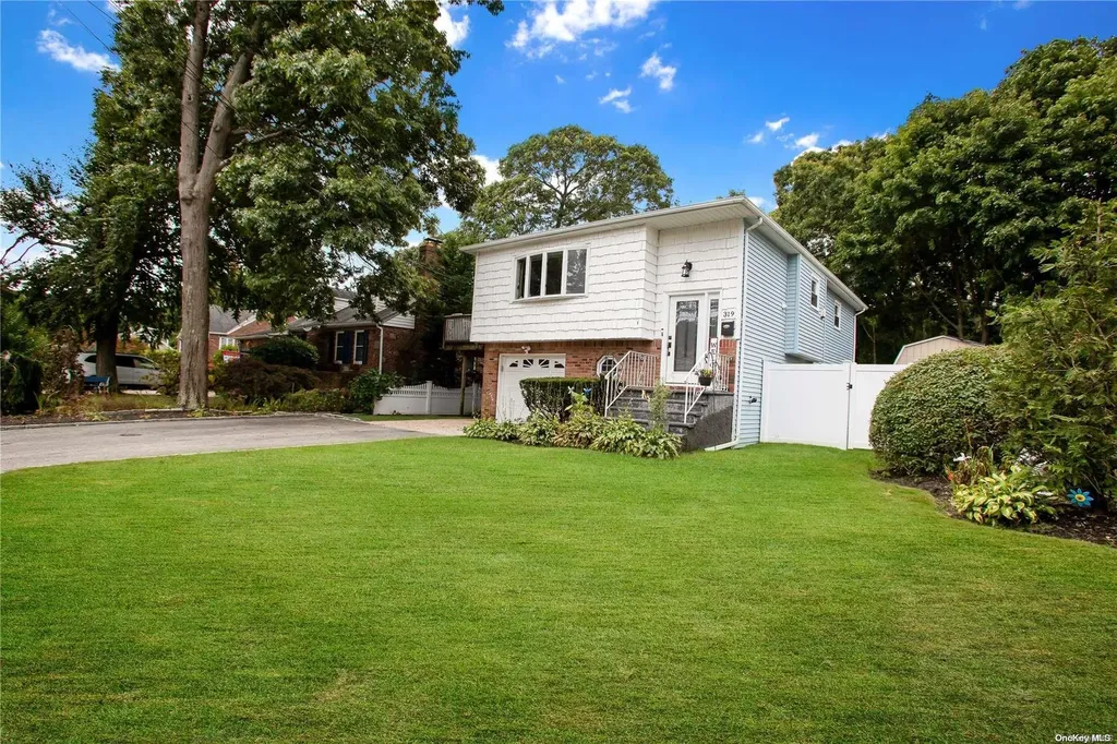 319 Asharoken Boulevard Bay Shore NY 11706