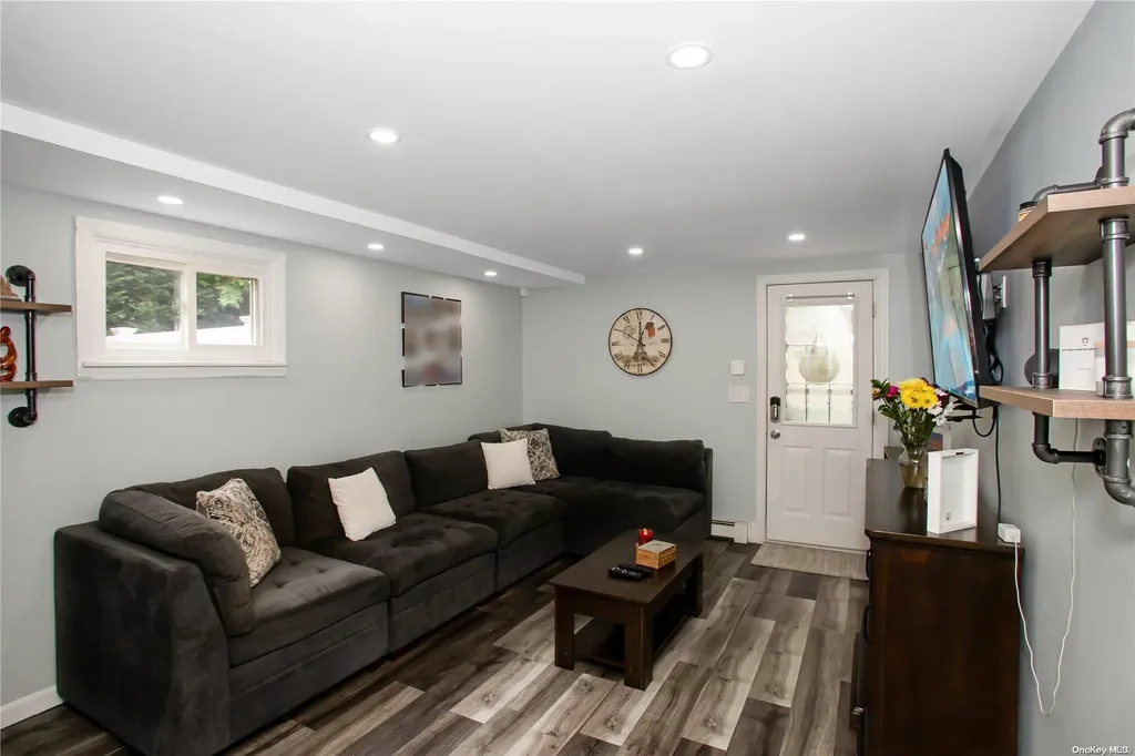 319 Asharoken Boulevard Bay Shore NY 11706