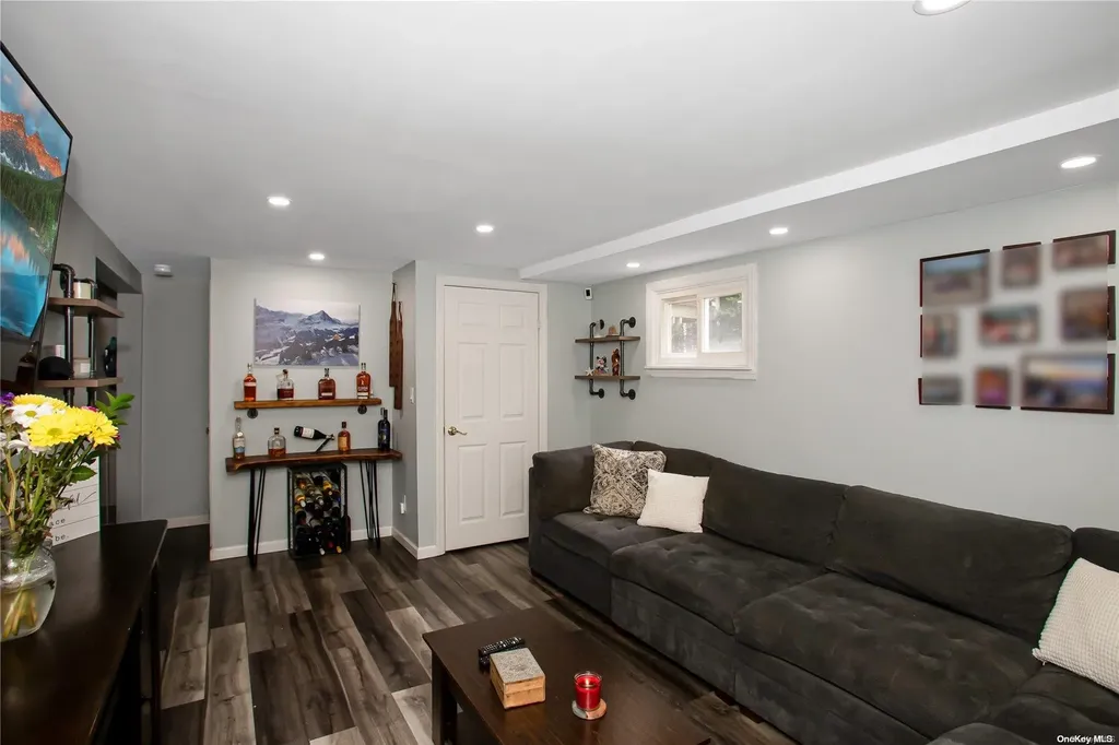 319 Asharoken Boulevard Bay Shore NY 11706