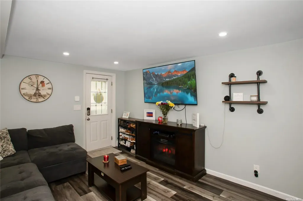 319 Asharoken Boulevard Bay Shore NY 11706