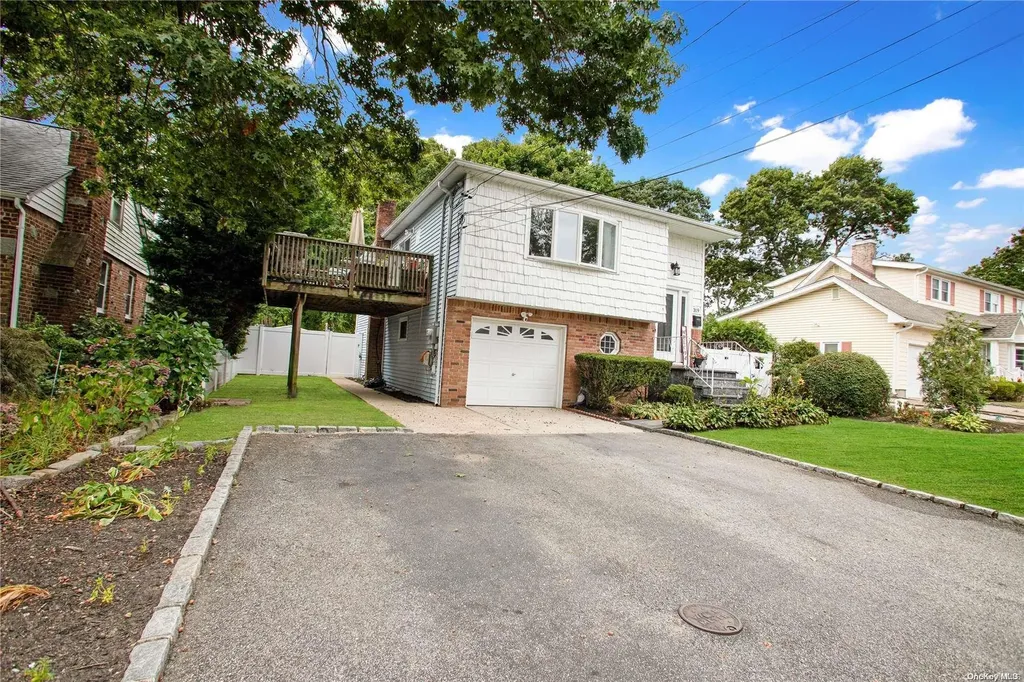 319 Asharoken Boulevard Bay Shore NY 11706