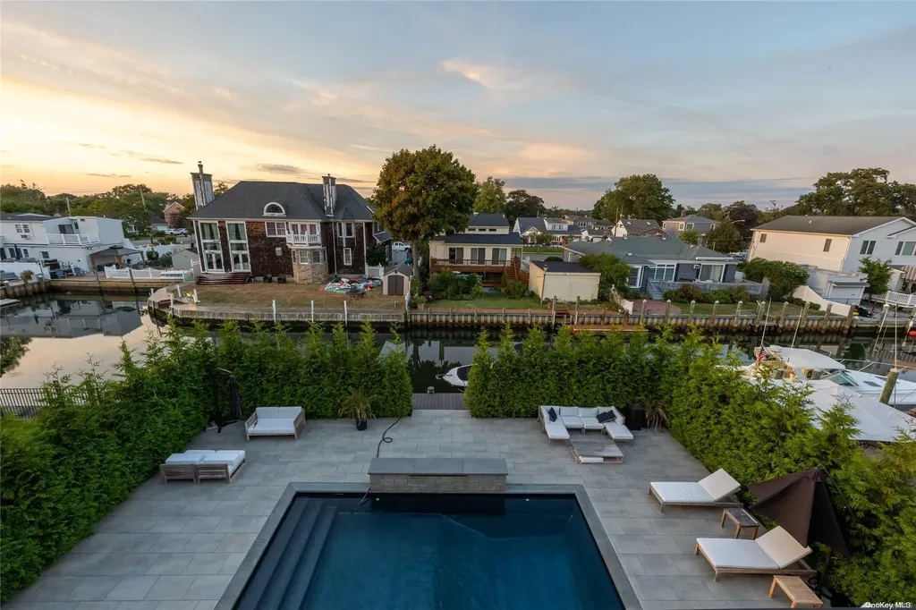 7 Granada Place Massapequa NY 11758