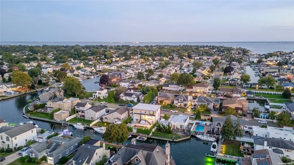 7 Granada Place Massapequa NY 11758