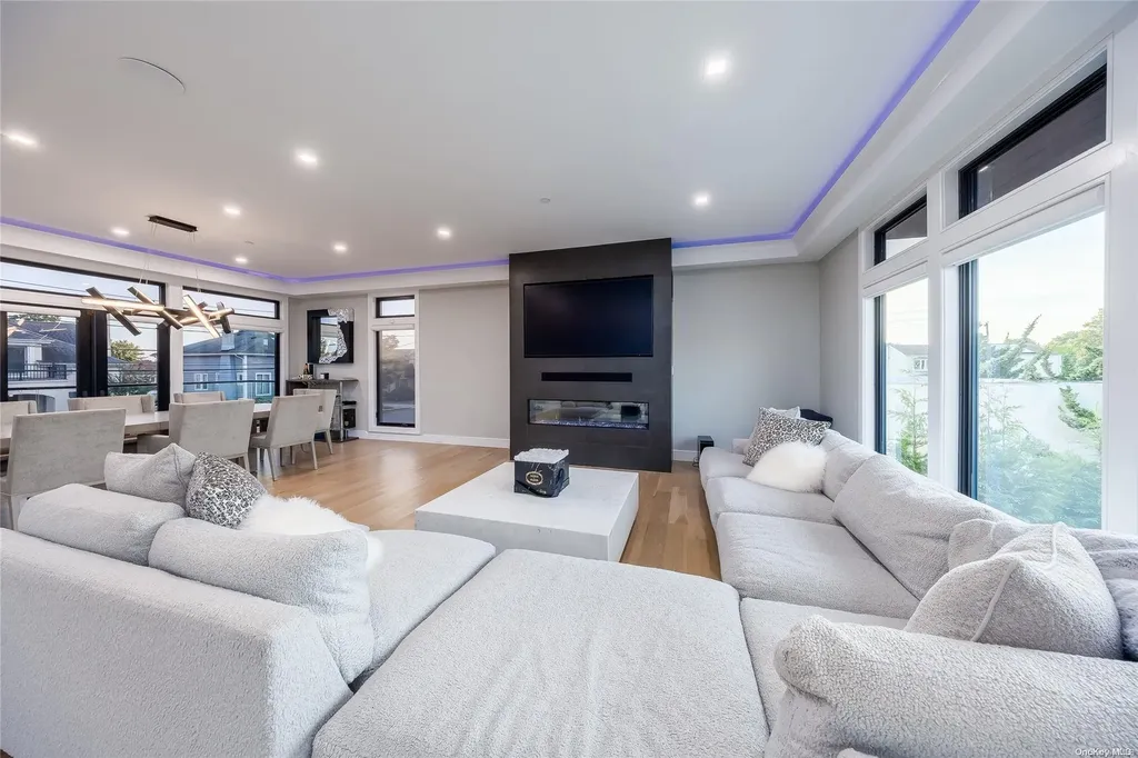 7 Granada Place Massapequa NY 11758
