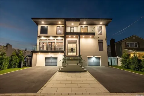 7 Granada Place Massapequa NY 11758