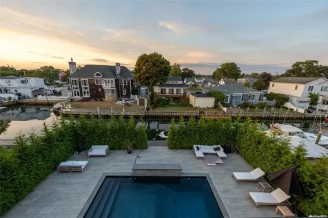 7 Granada Place Massapequa NY 11758
