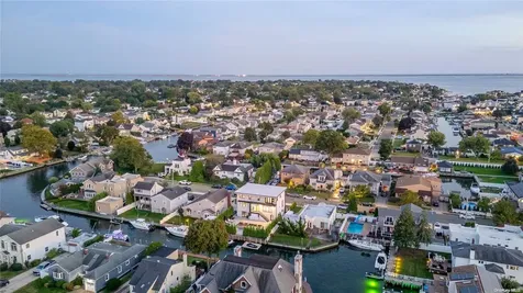 7 Granada Place Massapequa NY 11758