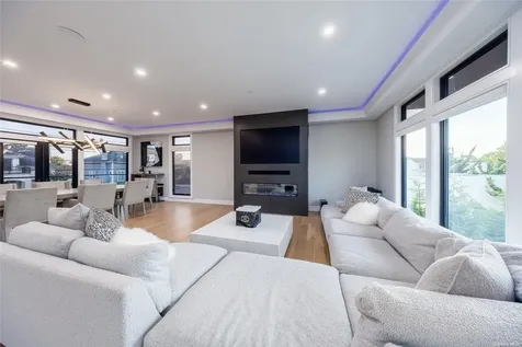 7 Granada Place Massapequa NY 11758