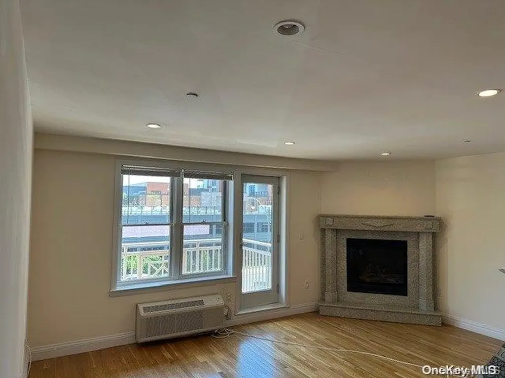 125 E Broadway Long Beach NY 11561