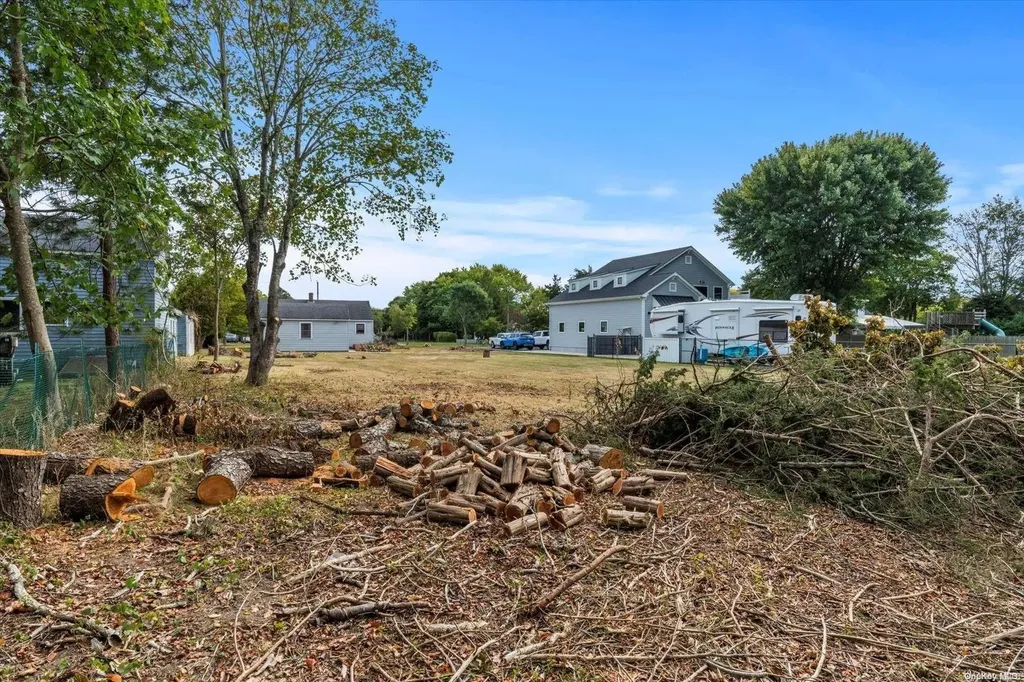 53 S Phillips Avenue Speonk NY 11972
