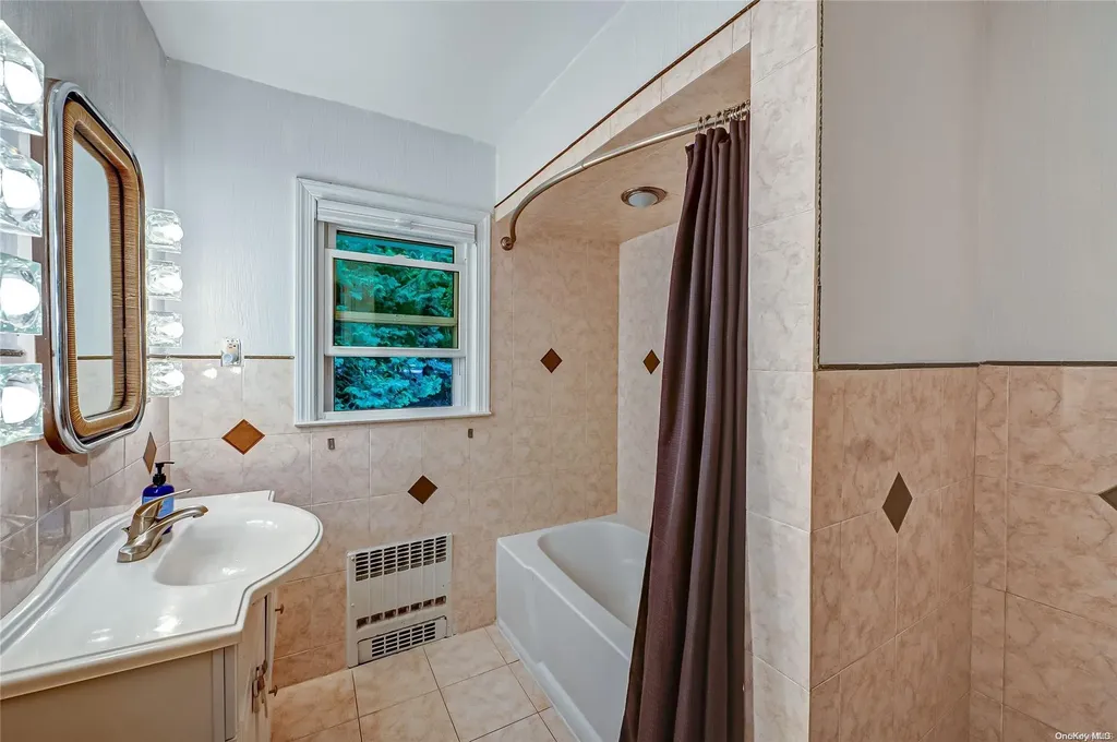 36 Bridle Path Saint James NY 11780