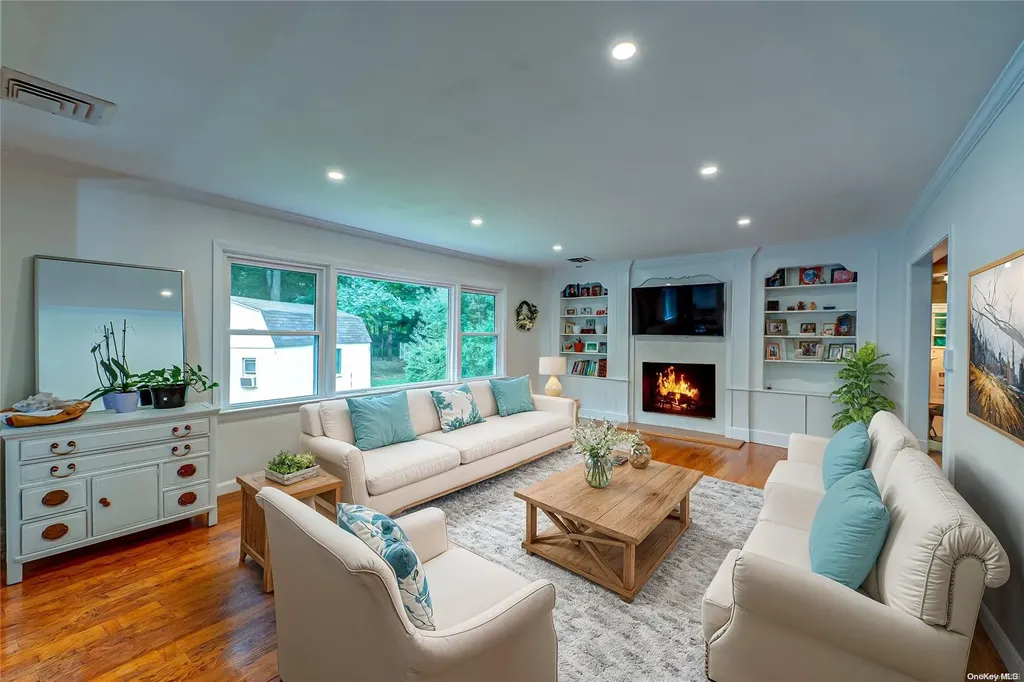 36 Bridle Path Saint James NY 11780
