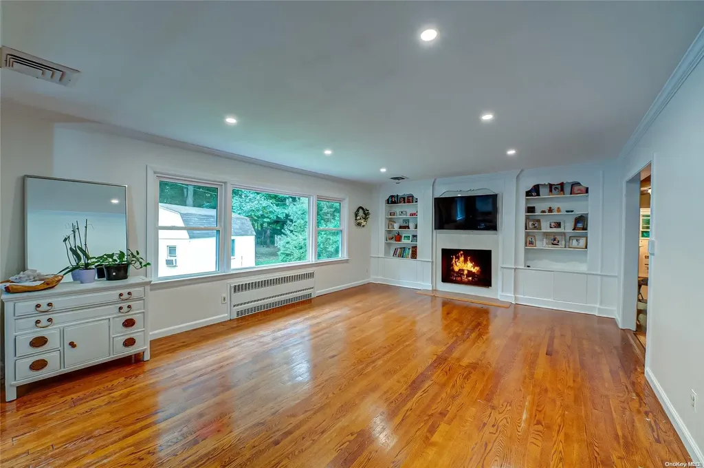 36 Bridle Path Saint James NY 11780